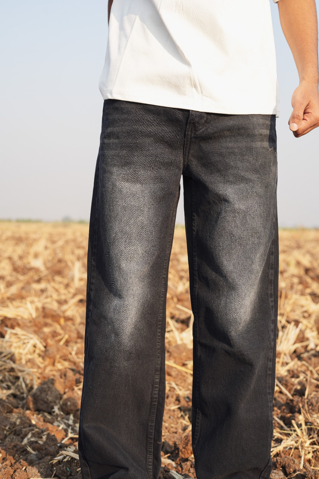 Midnight Fade – Straight Fit Jeans (Black)